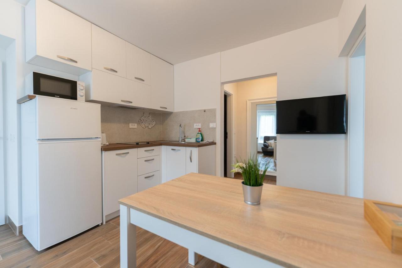 Tramontana And Maestral Apartment Изола Екстериор снимка